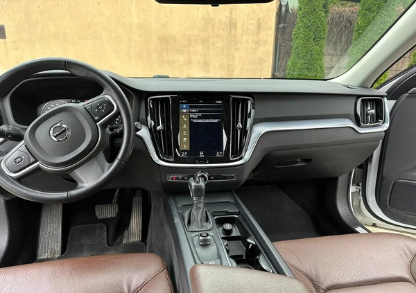 Volvo V60 cena 111900 przebieg: 113315, rok produkcji 2019 z Buk małe 154
